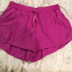 Fuchsia size 8 lululemon hotty hot shorts
